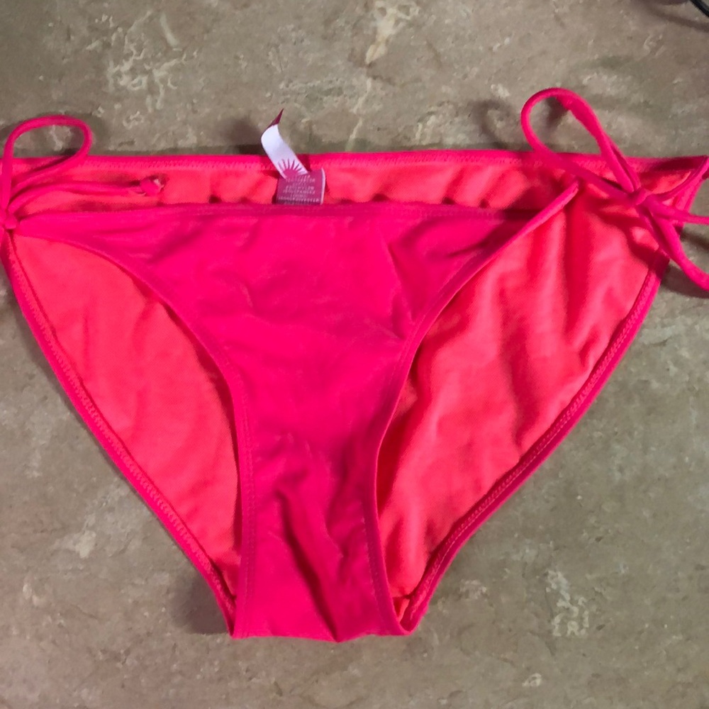 🆕 2 Swim suit bottoms - NWT - Picture 5 of 7